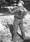 Vampir_night_scope_tested_by_British_soldier.jpg Vampir_night_scope_tested_by_British_soldier.jpg