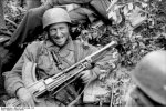 Bundesarchiv_Bild_101I-576-1846-11A,_Italien,_FallschirmjÃ¤ger_mit_Bren-MG_in_Ruhestellung.jpg